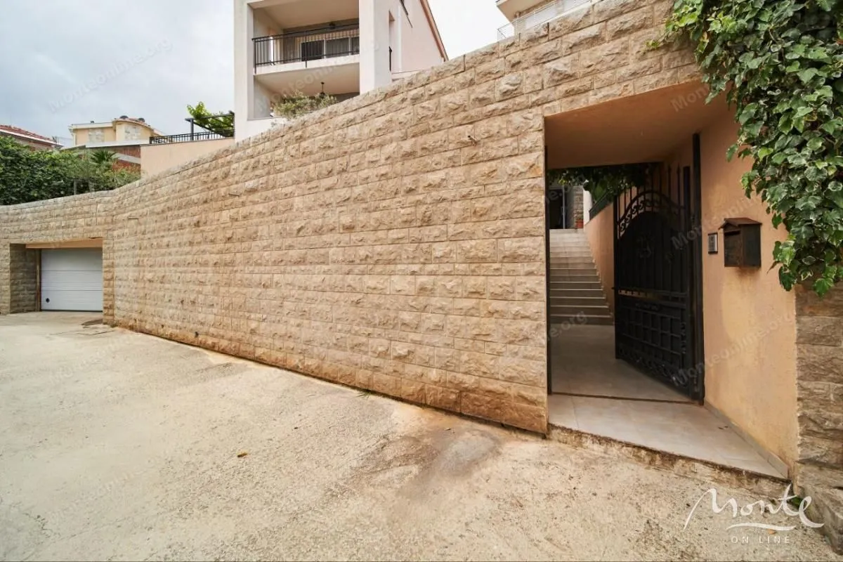 Sale, house, 495m², Bečići, Budva