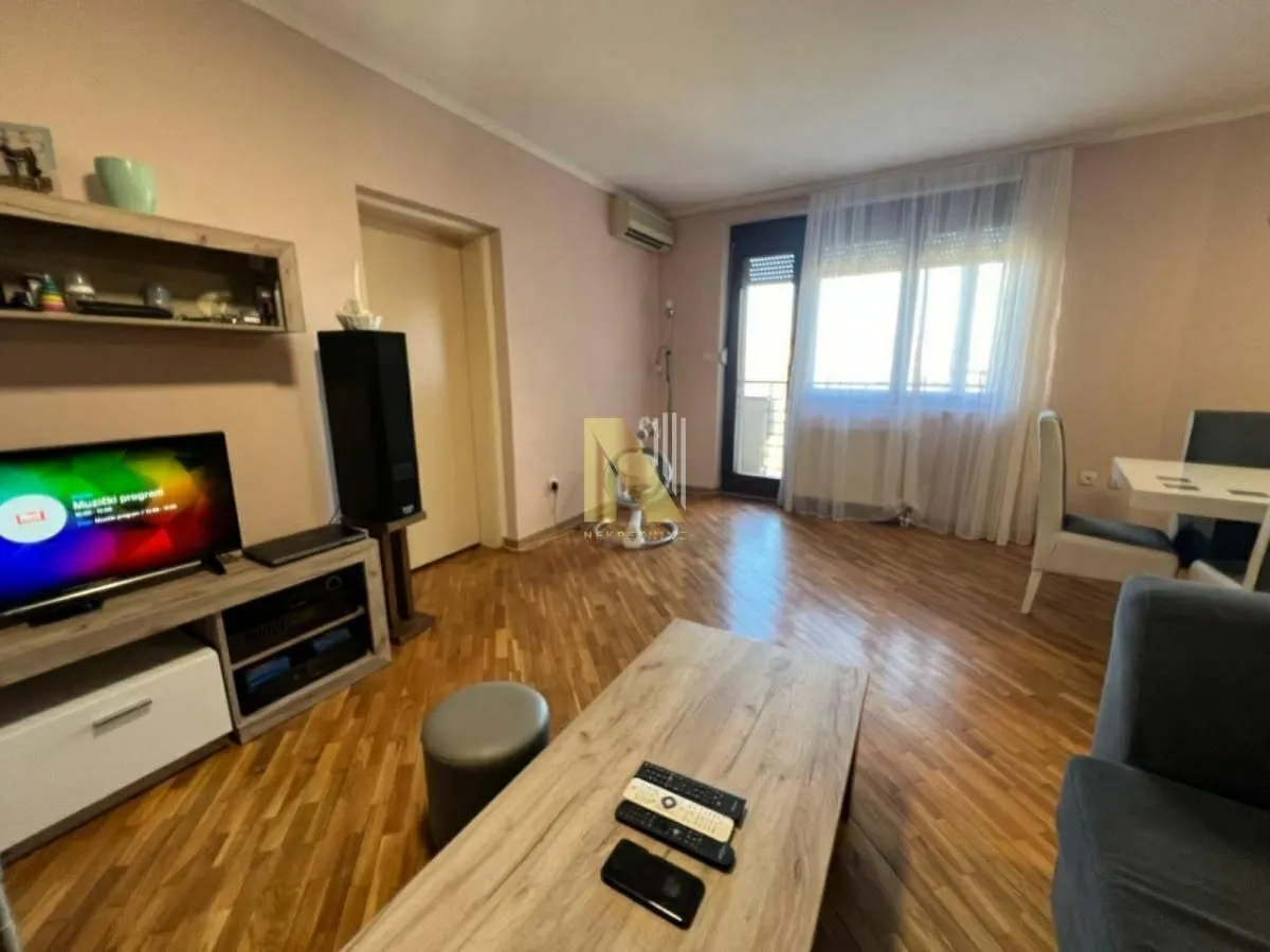 Prodaja, trosoban stan, 71m², Salajka, Novi Sad Sve Podlokacije