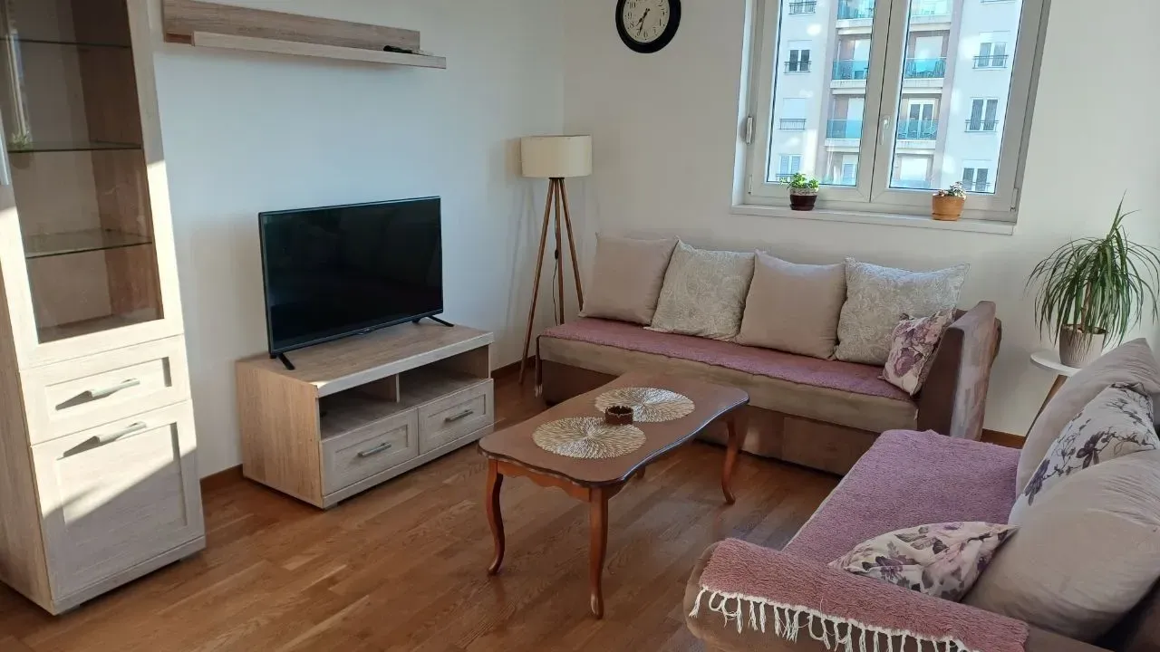 Izdavanje, dvosoban stan, 69m², Zabjelo, Podgorica