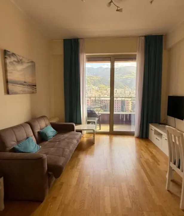 Izdavanje, jednosoban stan, 44m², Budva, Crna Gora