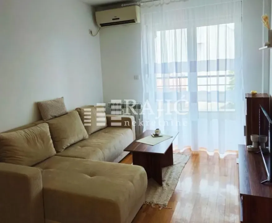 Rent, two bedroom apartment, 48m², Vračar Sve Podlokacije, Beograd