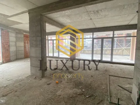 Izdavanje, poslovni prostor, 190m², Ljubović, Podgorica - image 1