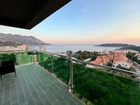 Balcony with a view of the sea and the city. - image 6