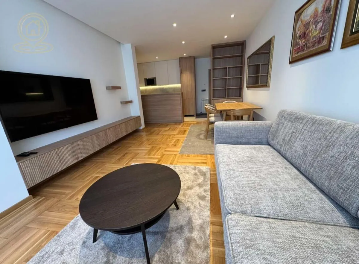 Rent, four bedroom apartment, 90m², Vračar Sve Podlokacije, Beograd