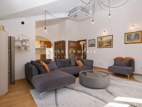 Izdavanje, četvorosoban stan, 137m², Topla, Herceg Novi - image 1