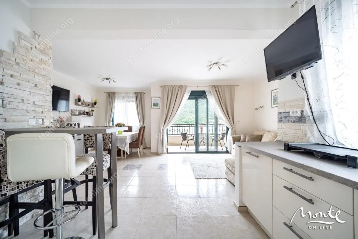Prodaja, dvosoban stan, 109m², Dobrota, Kotor