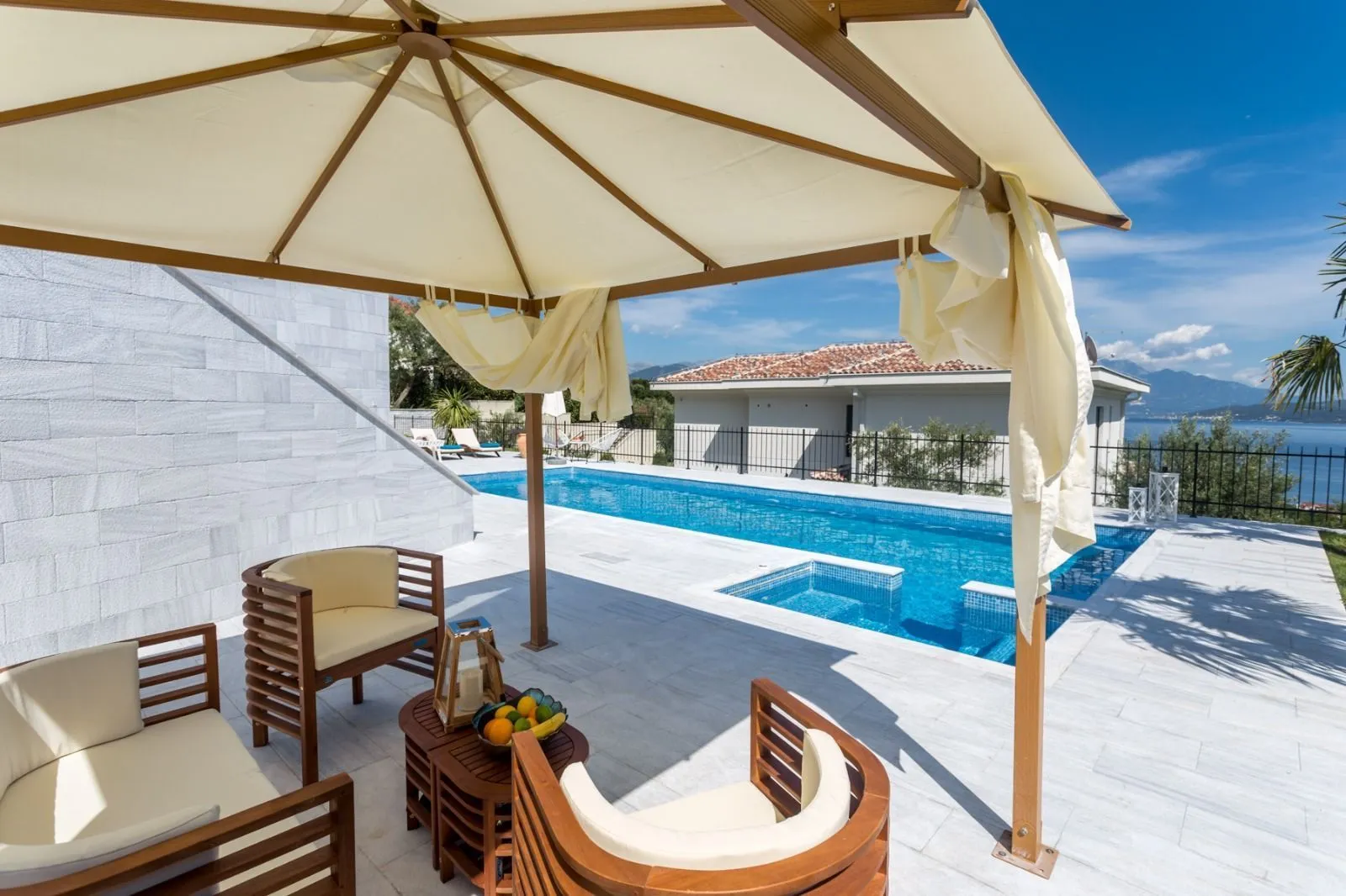 Prodaja, kuća, 360m², Đenovići, Herceg Novi