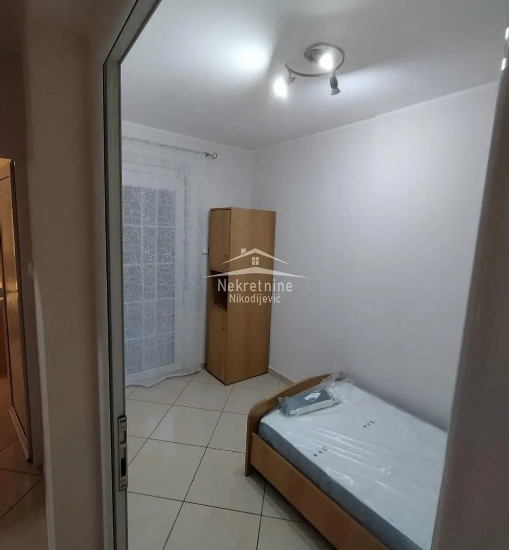 Izdavanje, trosoban stan, 70m², Šumice, Beograd