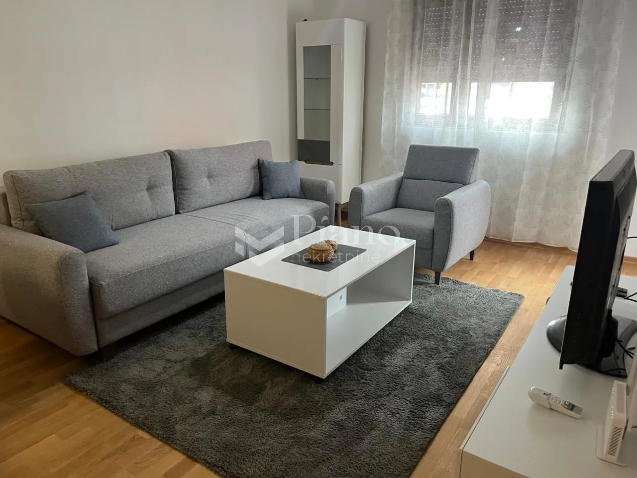 Izdavanje, jednosoban stan, 42m², Stari Aerodrom, Podgorica