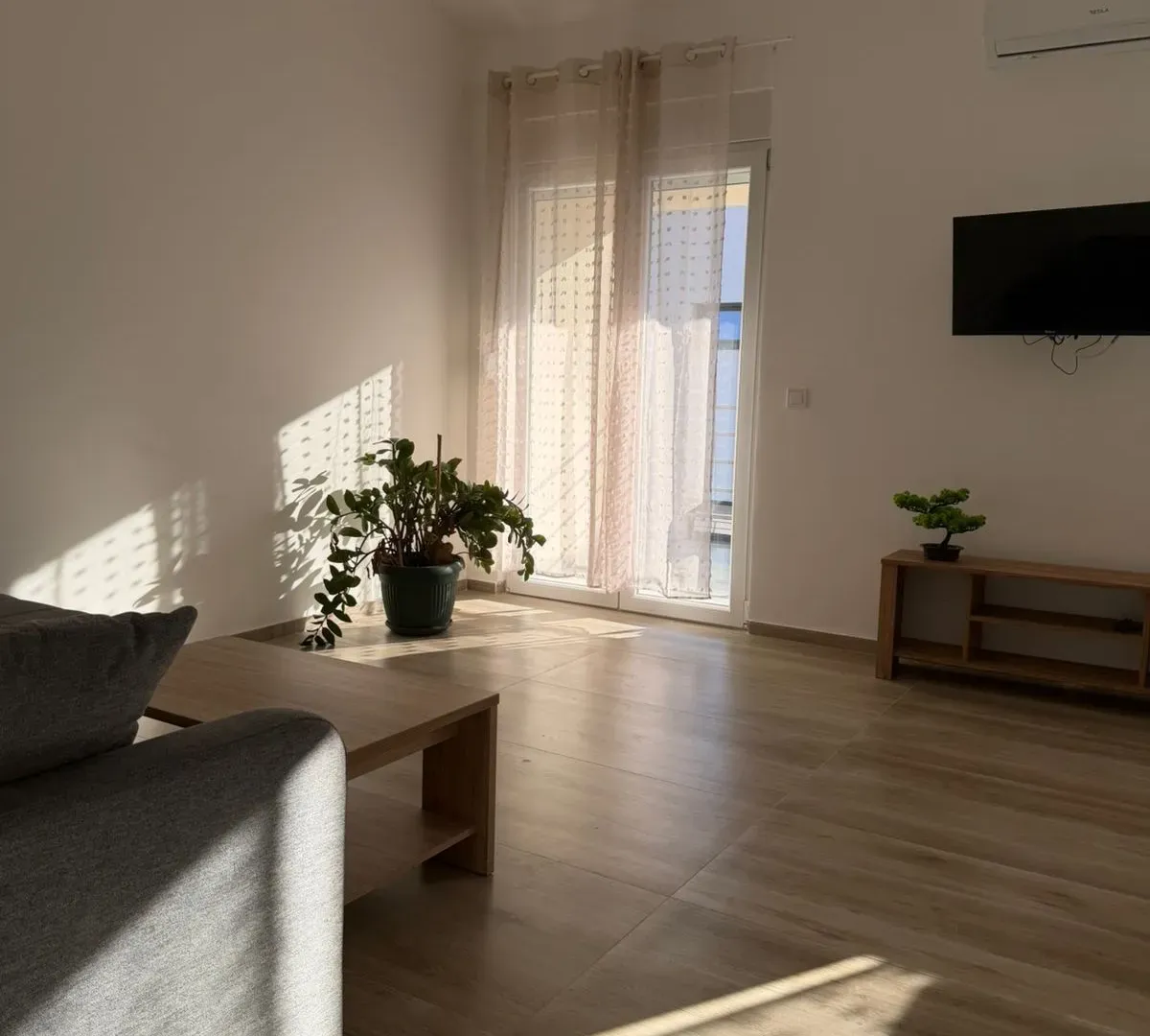 Izdavanje, dvosoban stan, 66m², Bonići, Tivat