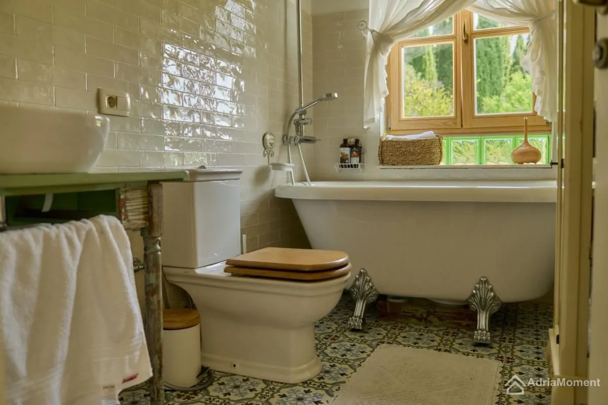 Prodaja, kuća, 155m², Sutorina, Herceg Novi