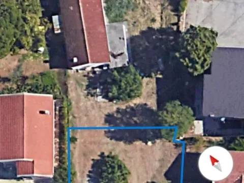 Zemljište in Zlatica