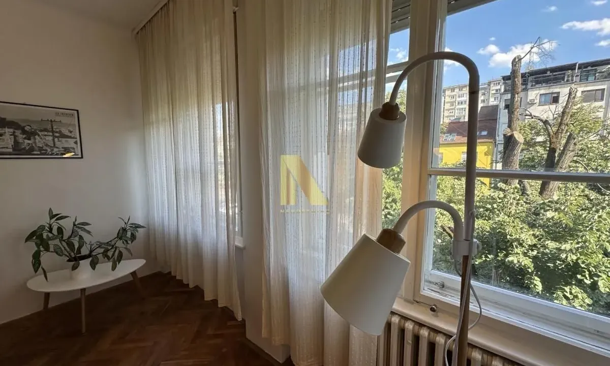 Izdavanje, dvosoban stan, 60m², Centar, Novi Sad