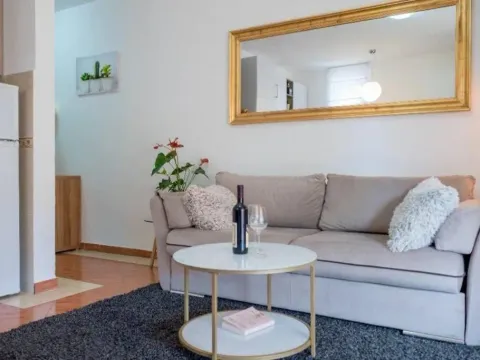 Rent, two bedroom apartment, 60m², Bečići, Budva - image 4