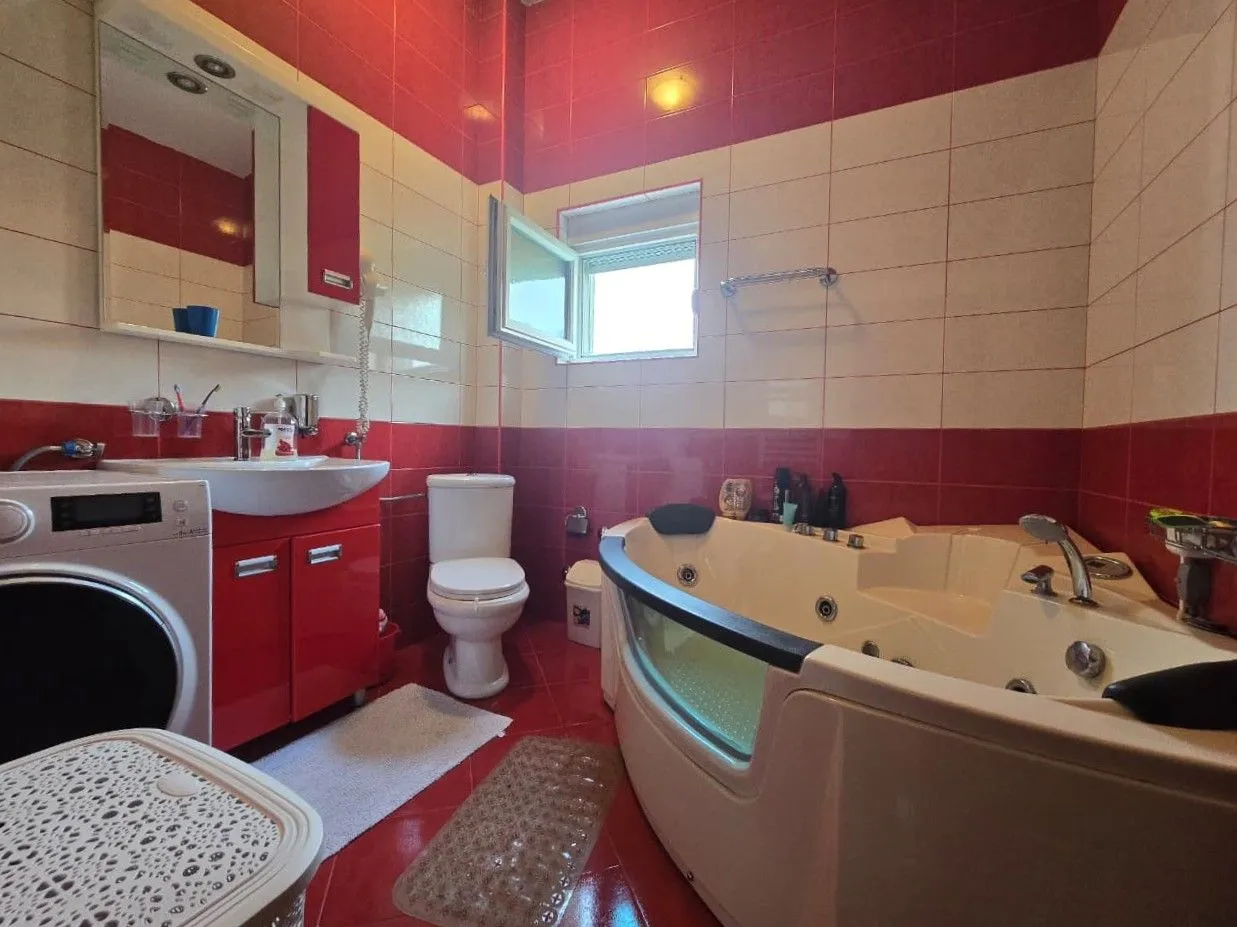 Rent, house, 184m², Velje Brdo, Podgorica