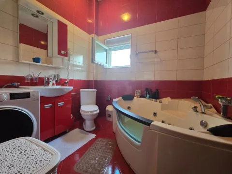 Rent, house, 184m², Velje Brdo, Podgorica - image 16