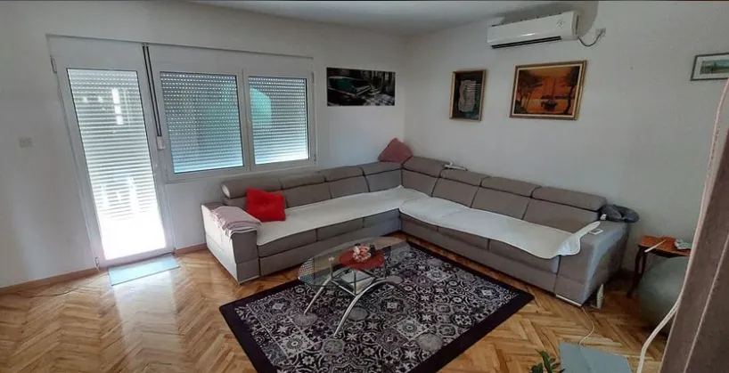 Sale, house, 220m², Stari Aerodrom, Podgorica