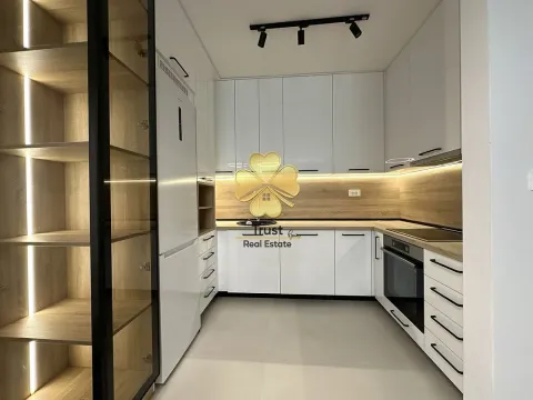 Izdavanje, dvosoban stan, 70m², City Kvart, Podgorica - image 12