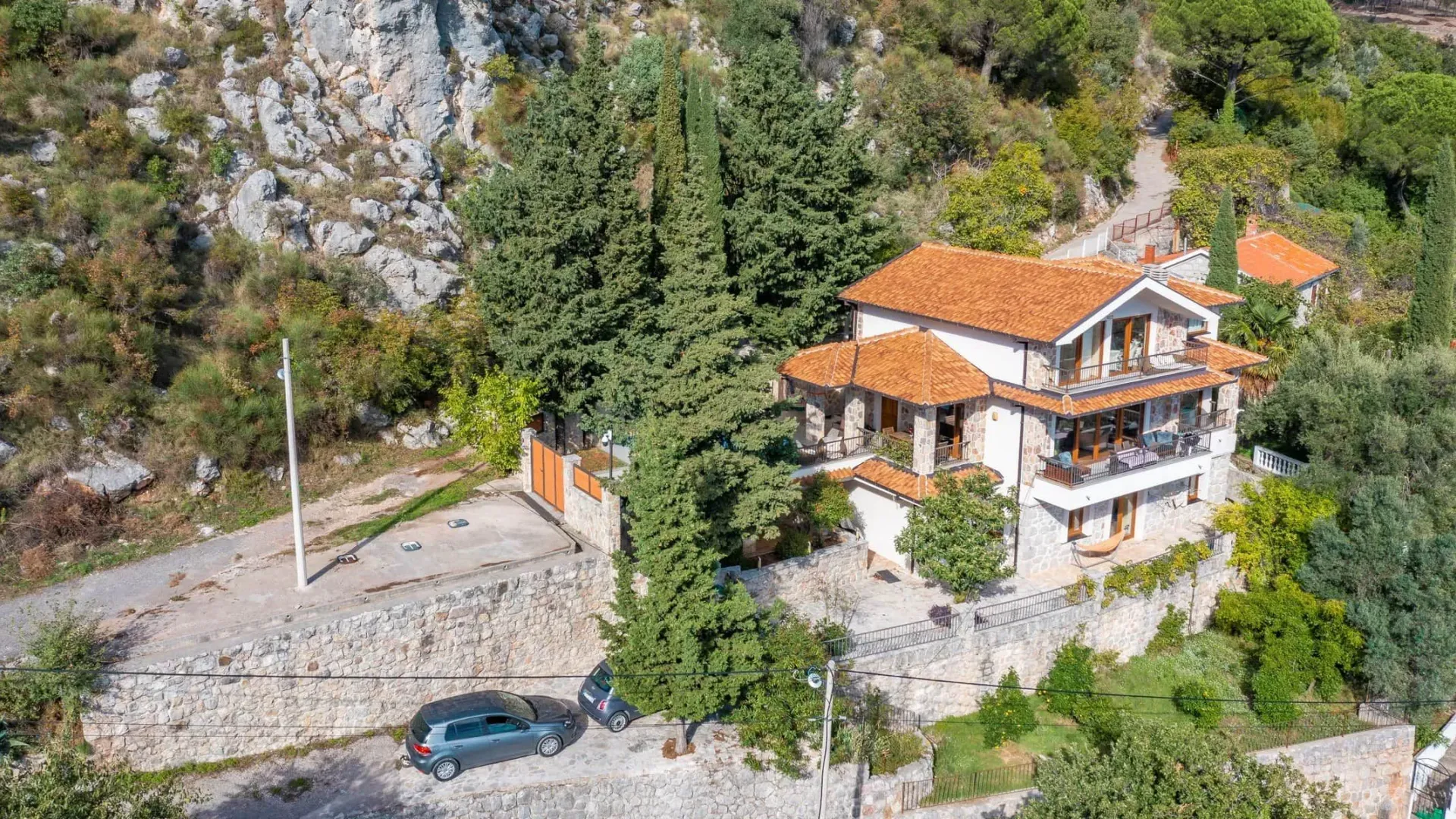 Sale, house, 280m², Markovići, Budva