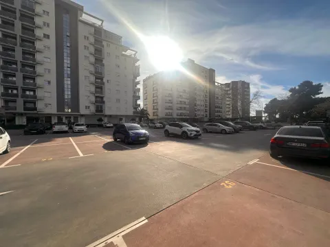 Prodaja, dvosoban stan, 72m², Centar, Bar - image 20