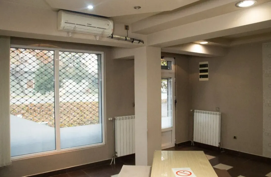 Izdavanje, poslovni prostor, 41m², Centar, Pančevo
