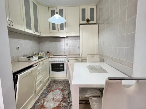 Izdavanje, dvosoban stan, 60m², Preko Morače, Podgorica - image 1