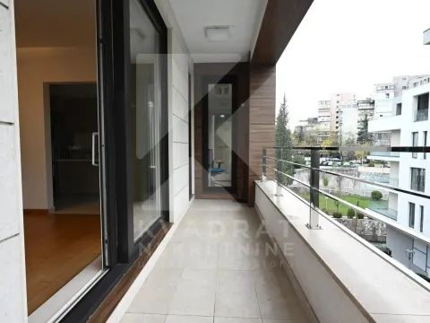 Prodaja, trosoban stan, 114m², Centar, Podgorica - image 7