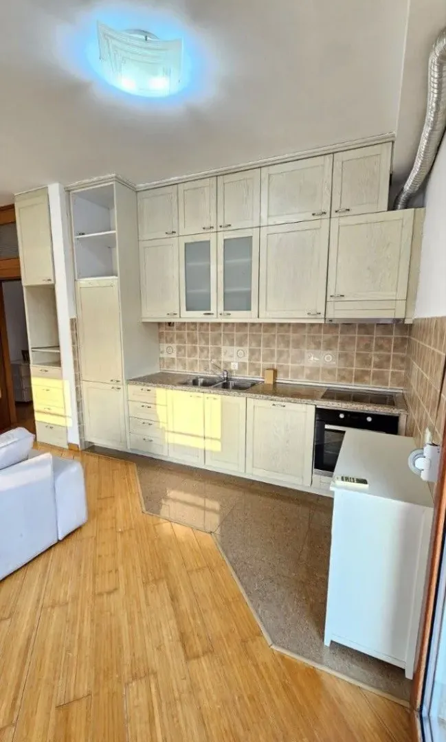 Izdavanje, dvosoban stan, 65m², Stari Aerodrom, Podgorica