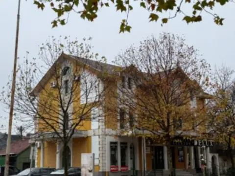 Izdavanje, poslovni prostor, 120m², Centar, Nikšić