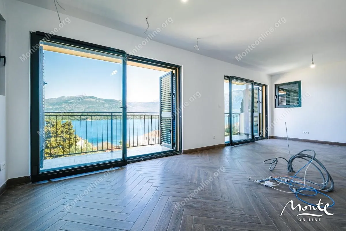 Prodaja, trosoban stan, 96m², Krašići, Tivat