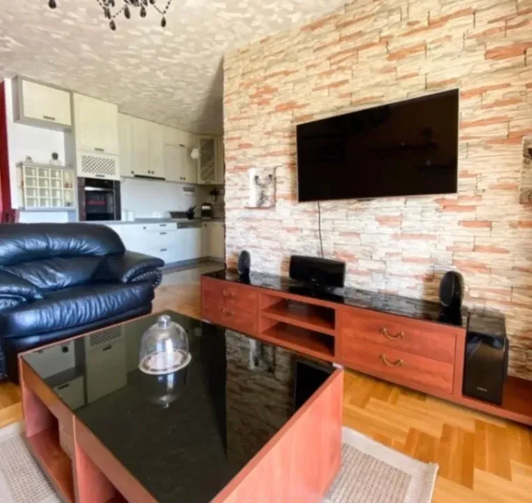 Izdavanje, dvosoban stan, 65m², City Kvart, Podgorica