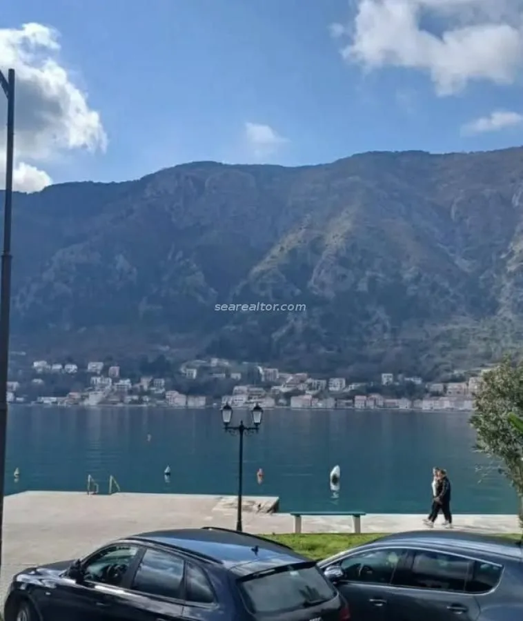Prodaja, dvosoban stan, 54m², Dobrota, Kotor