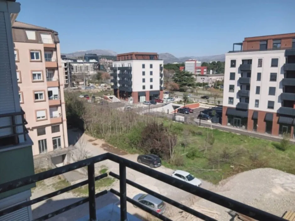 Izdavanje, jednosoban stan, 42m², Krivi Most, Podgorica