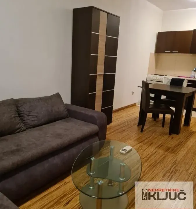 Izdavanje, garsonjera, 28m², Adamovićevo Naselje, Novi Sad Sve Podlokacije