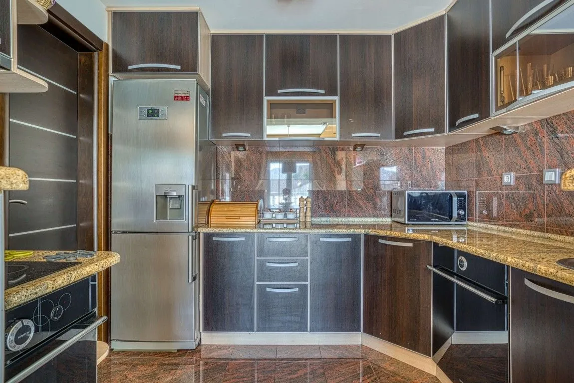 Sale, four bedroom apartment, 188m², Rozino, Budva