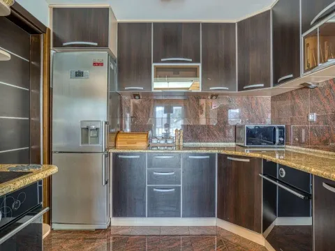 Prodaja, četvorosoban stan, 188m², Rozino, Budva - image 16