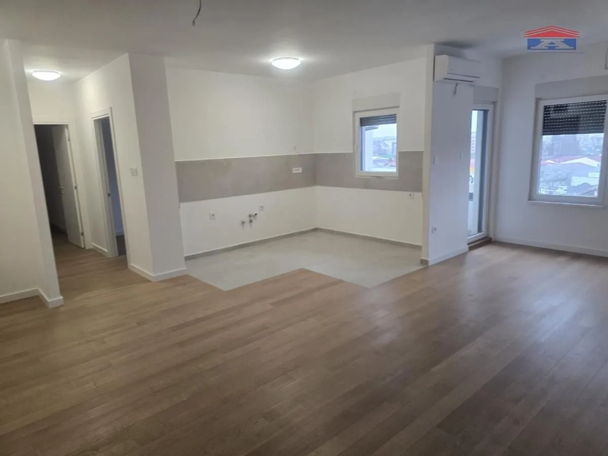Prodaja, stan, 129m², Salajka, Novi Sad Sve Podlokacije