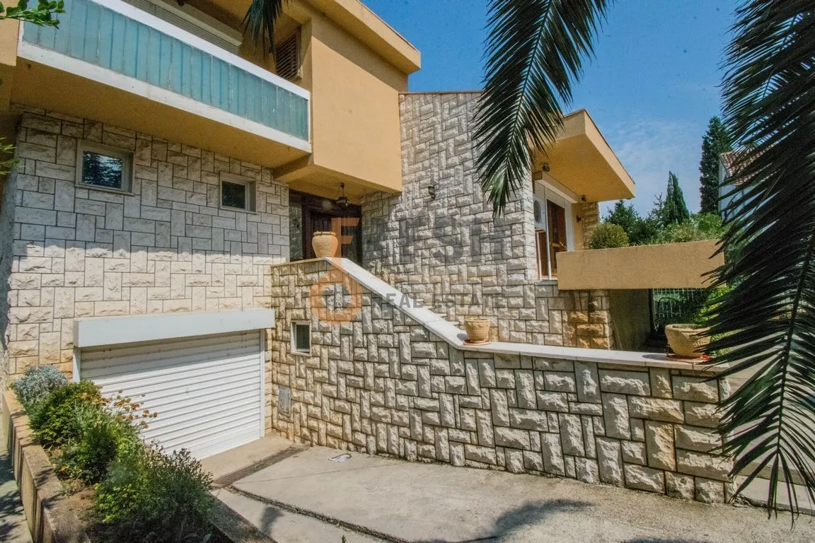 Sale, house, 330m², Masline, Podgorica