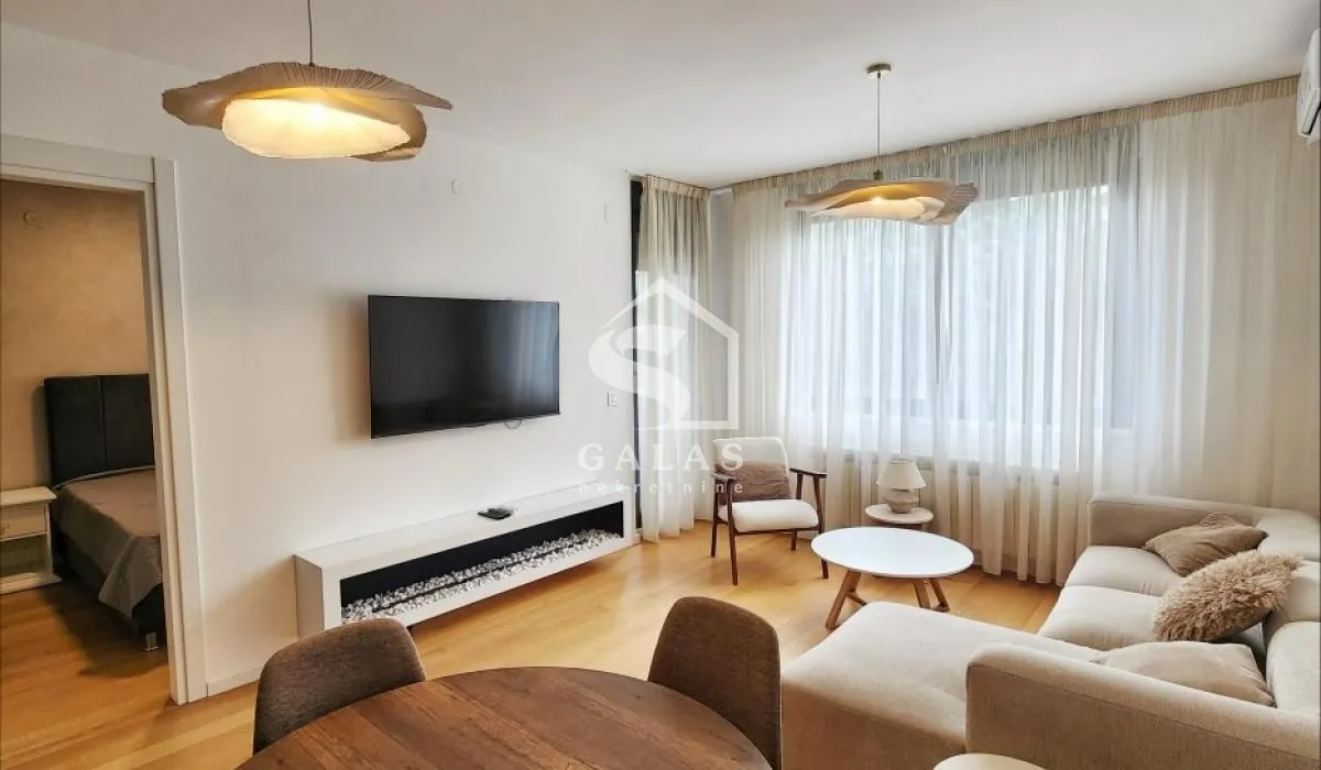 Prodaja, dvosoban stan, 44m², Zemun Cara Dušana, Zemun Sve Podlokacije