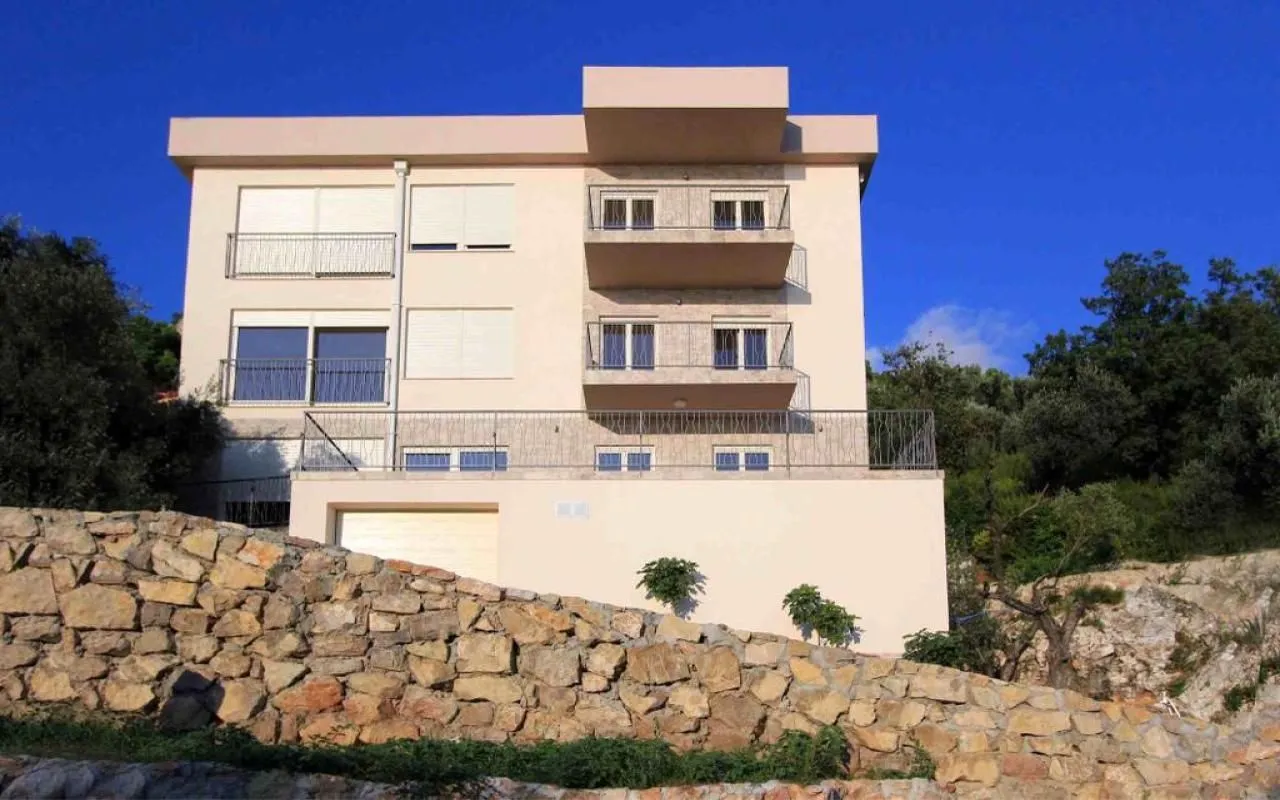 Sale, three bedroom apartment, 119m², Sveti Stefan, Budva