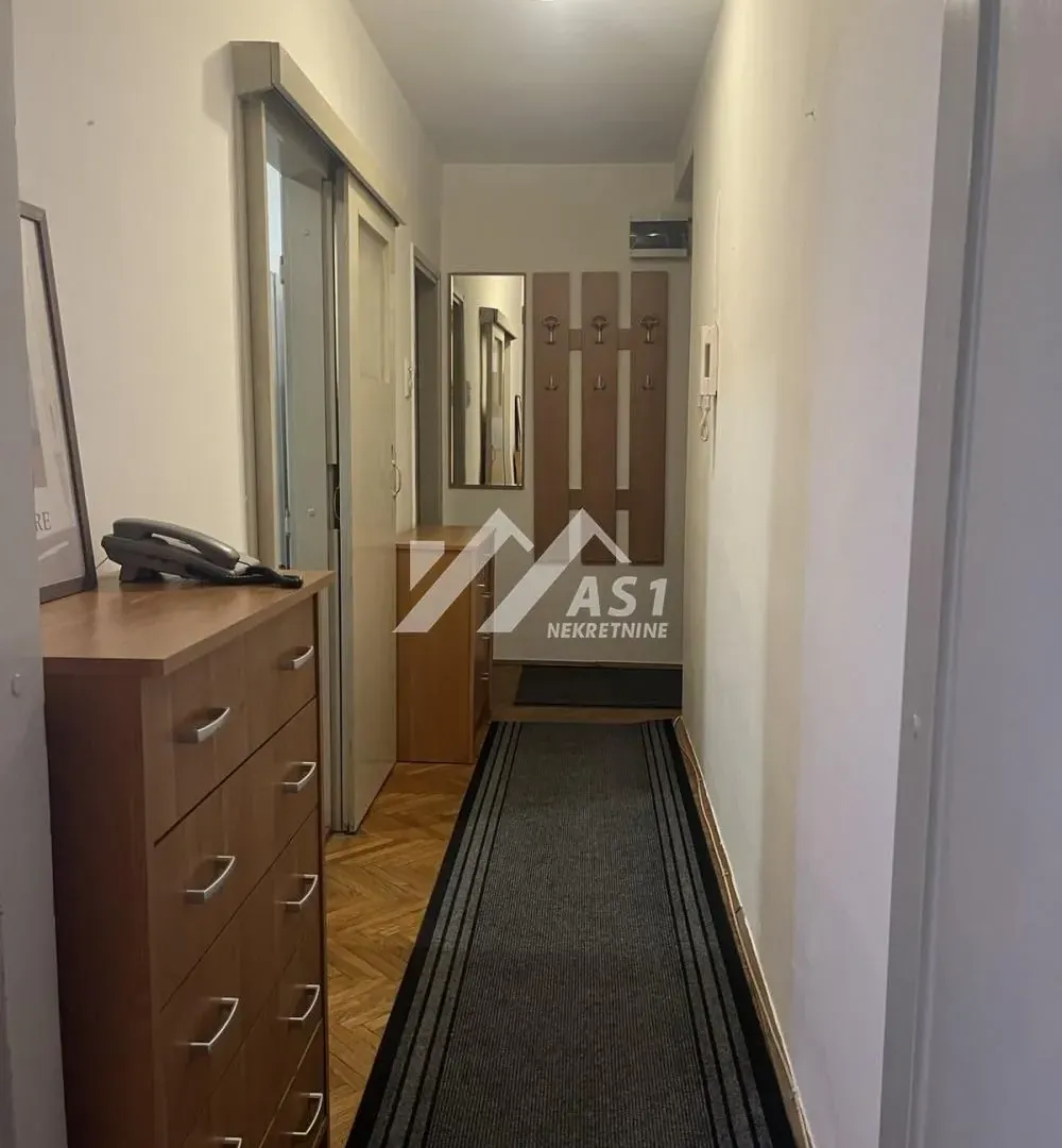 Izdavanje, jednosoban stan, 40m², Rotkvarija, Novi Sad Sve Podlokacije