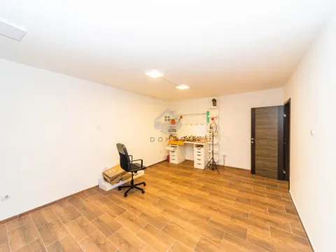 Izdavanje, poslovni prostor, 80m², Blok 5, Podgorica - image 5