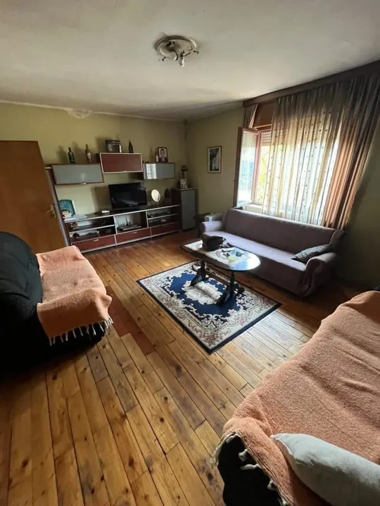 Sale, house, 200m², Tološi, Podgorica