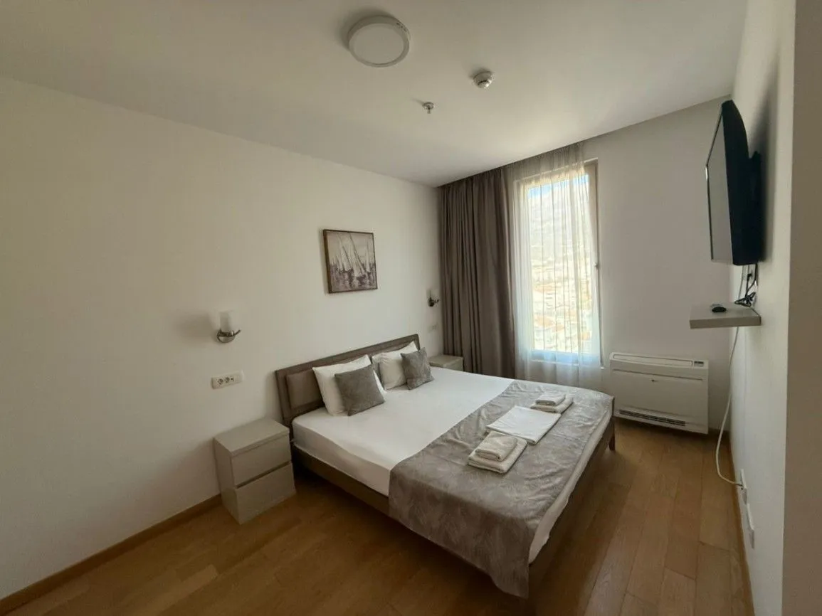 Izdavanje, jednosoban stan, 61m², Budva, Crna Gora
