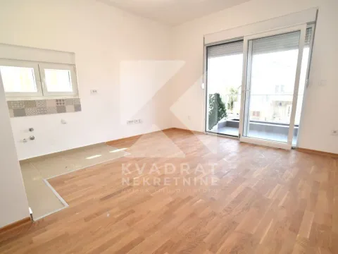 Izdavanje, jednosoban stan, 40m², Stari Aerodrom, Podgorica - image 2