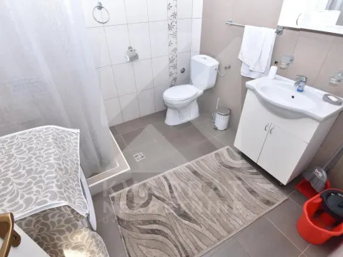 Izdavanje, dvosoban stan, 90m², Dalmatinska ulica, Podgorica - image 10