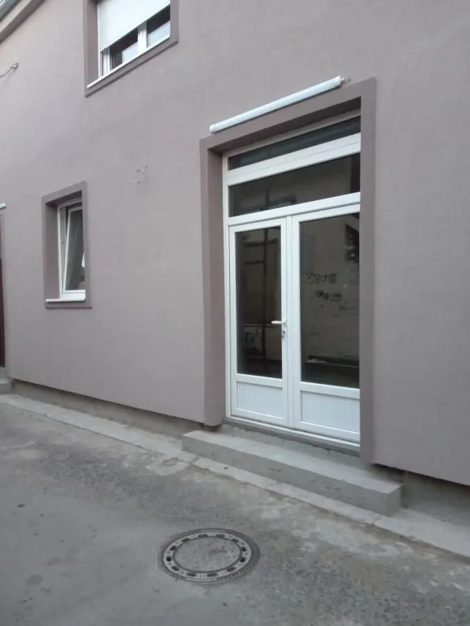 Izdavanje, poslovni prostor, 60m², Zemun Gornji Grad, Zemun Sve Podlokacije