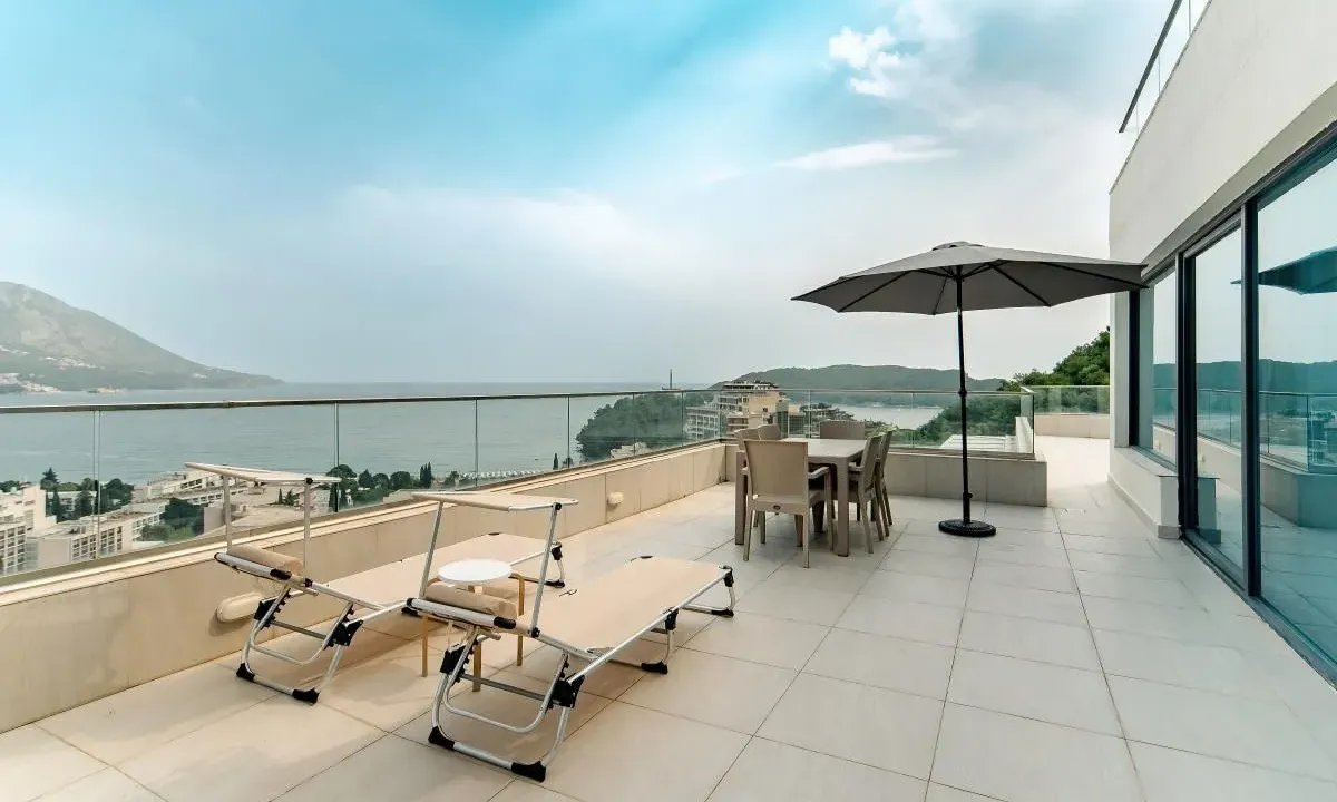 Prodaja, trosoban stan, 234m², Bečići, Budva