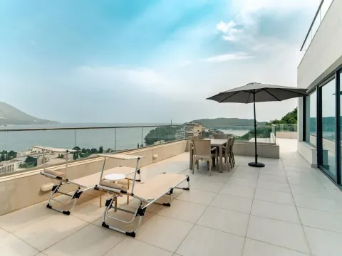 Prodaja, trosoban stan, 234m², Bečići, Budva