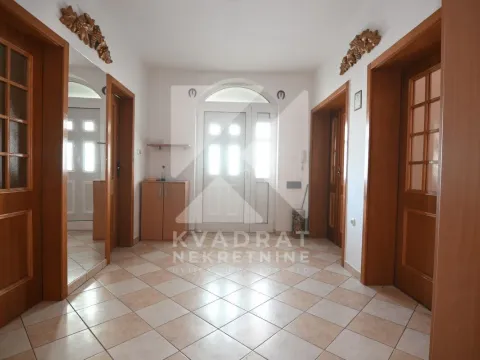 Rent, house, 400m², Zlatica, Podgorica - image 28